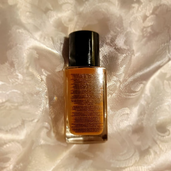 Chanel Healthy Glow Les Beiges Foundation BD141 - Picture 5 of 6